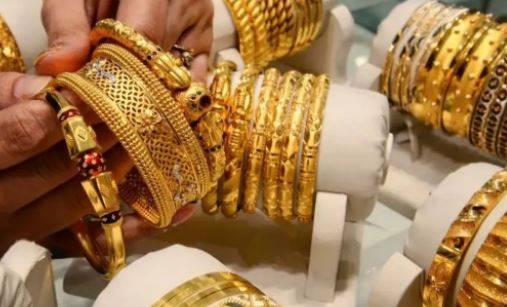 سونے کی قیمت 2,300 روپے کی کمی