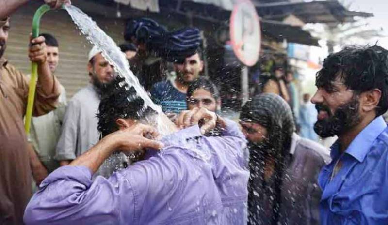 لاہور میں سورج کی تپش برقرار، درجہ حرارت میں اضافہ، بارش کی پیش گوئی