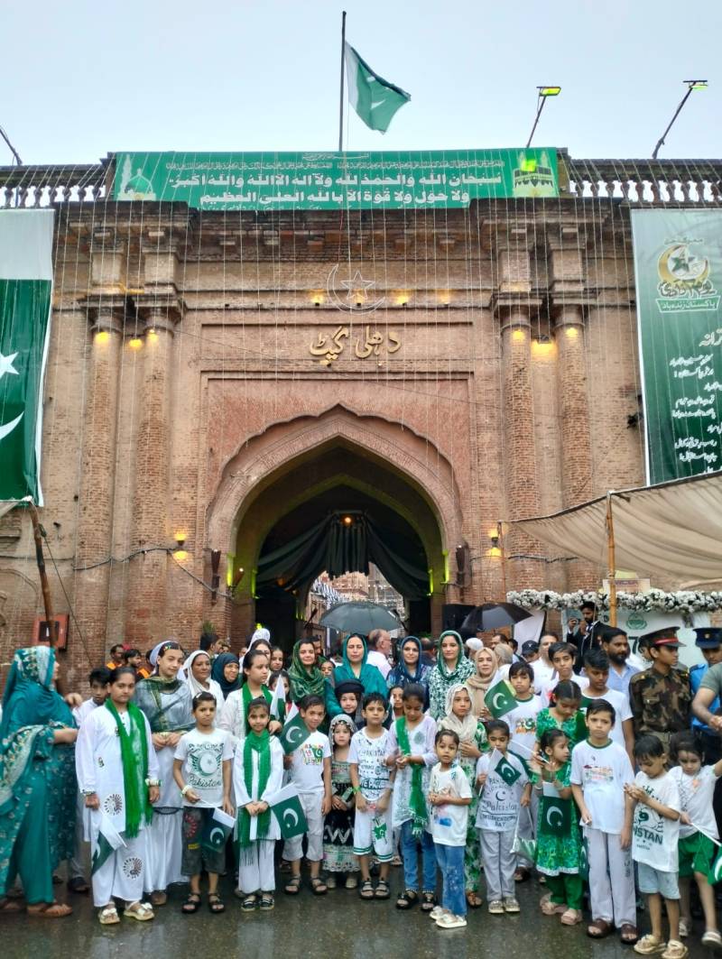 والڈ سٹی لاہور اتھارٹی کی دہلی گیٹ پر پرچم کشائی کی تقریب، وطن سے محبت کا اظہار