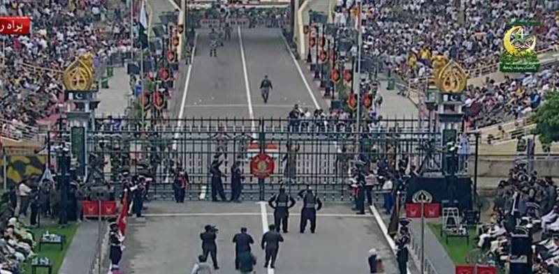 واہگہ بارڈر پر یومِ آزادی کی پروقار تقریب، فضائیں نعروں سے گونج اٹھیں