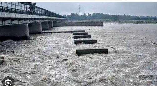 دریائے ستلج میں اونچے درجے کے سیلاب کا خدشہ، پی ڈی ایم اے نے الرٹ جاری کر دیا