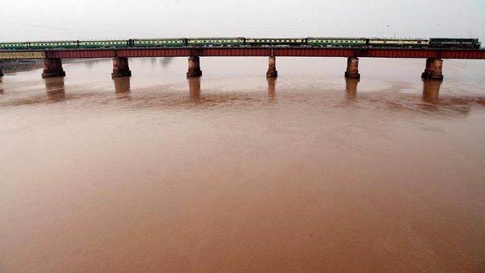 دریائے راوی میں شاہدرہ کے مقام پر درمیانے درجے کا سیلاب، پانی کی سطح میں اتار چڑھاؤ جاری