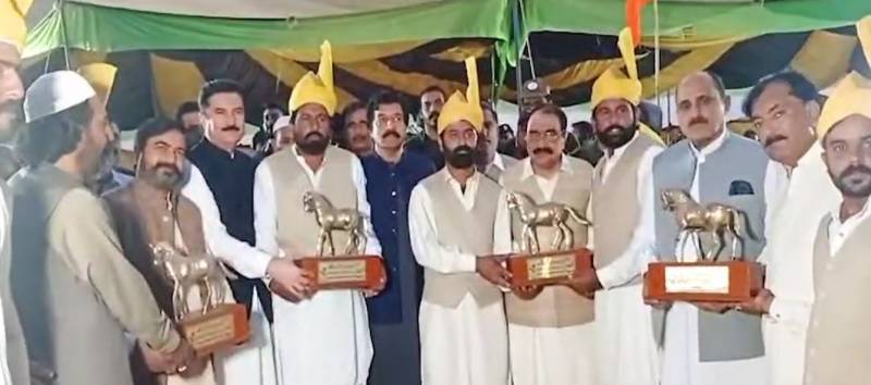 گورنر پنجاب سردار سلیم حیدر خان نے فتح جنگ اٹک میں روایتی نیزہ بازی میلے میں شرکت کی