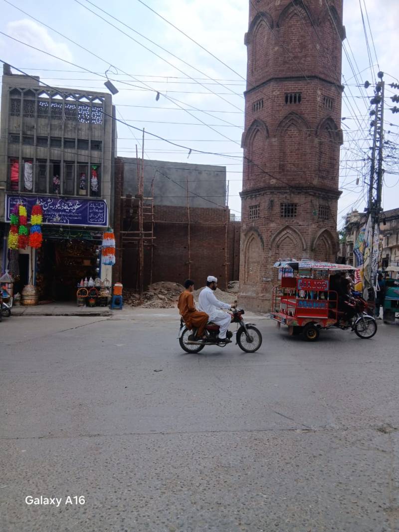 گوجرانوالہ کے تاریخی گھنٹہ گھر چوک کی بحالی پر سوالات، شہری اور ماہرین تعمیرات کا احتجاج