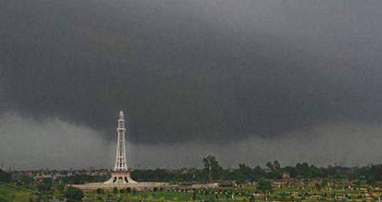 باغوں کے شہر لاہور میں سردی کی پہلی لہر، کم سے کم درجہ حرارت 17 ڈگری سینٹی گریڈ ریکارڈ
