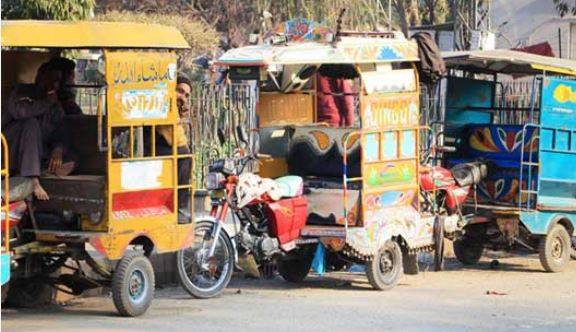 لاہور میں موٹر سائیکل رکشوں کے غیر قانونی اسٹینڈز سے ٹریفک نظام متاثر