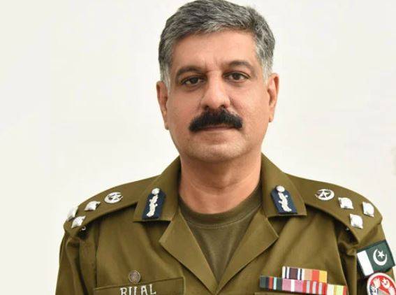 سی سی پی او لاہور بلال صدیق کمیانہ کی زیر صدارت غیر قانونی افغان باشندوں کے انخلاء اور اسلحہ برآمدگی پر اجلاس