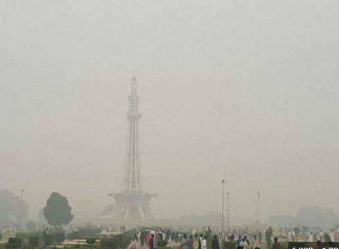 لاہور میں فضائی آلودگی خطرناک حد تک بڑھ گئی، شہر دنیا میں تیسرے نمبر پر