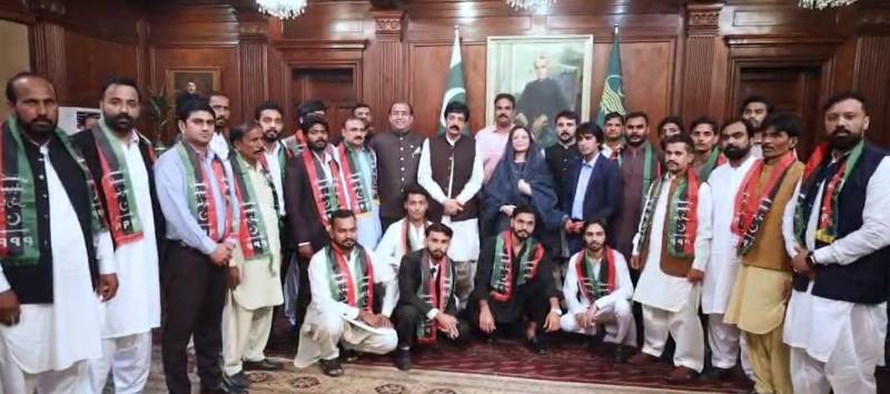  نوجوانوں کی بڑی تعداد پیپلز پارٹی میں شامل، گورنر پنجاب کی موجودگی میں شمولیت کی تقریب