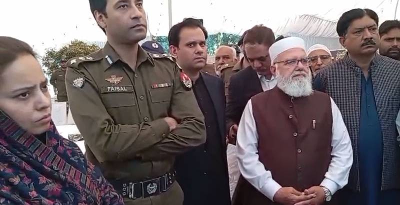 کمشنر لاہور و اعلیٰ حکام کا مینار پاکستان کا دورہ، لیاقت بلوچ نے استقبال کیا