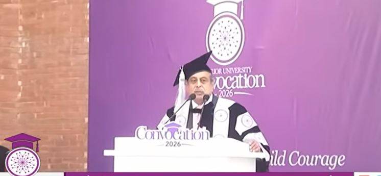 ڈگری سے زیادہ دیانتداری اہم ہے: اشتر اوصاف کا نوجوانوں کو کامیابی کے 'سنہری اصولوں' کا درس