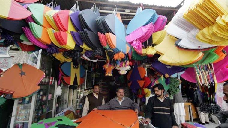 لاہور میں بسنت کی تیاریاں شروع: پتنگوں کی فروخت کی اجازت، نرخوں میں ہوش ربا اضافہ