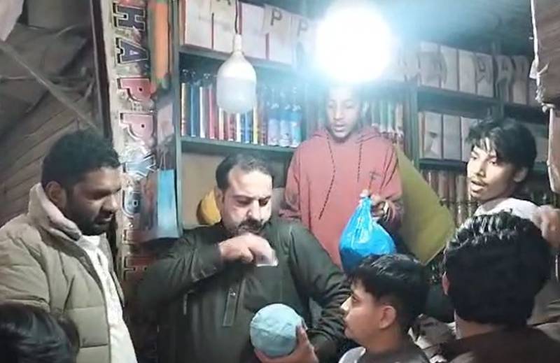  لاہور میں بسنت کے لیے 2 ہزار 2 سو 76 سیل پوائنٹس کو اجازت، کیو آر کوڈ کے بغیر فروخت پر پابندی