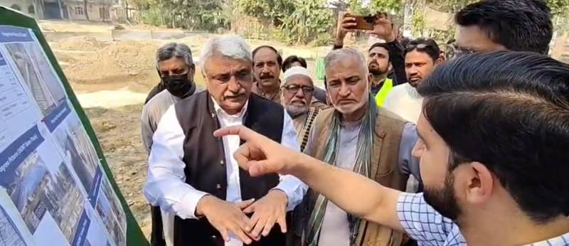 صوبائی وزیر خواجہ سلمان رفیق کا پی پی 153 میں جدید ڈرینیج منصوبے کا معائنہ، بروقت تکمیل کی ہدایت