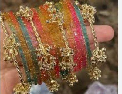 لاہور میں عید کی تیاریاں عروج پر: 'کشمیری چوڑیوں' کا جادو چل گیا