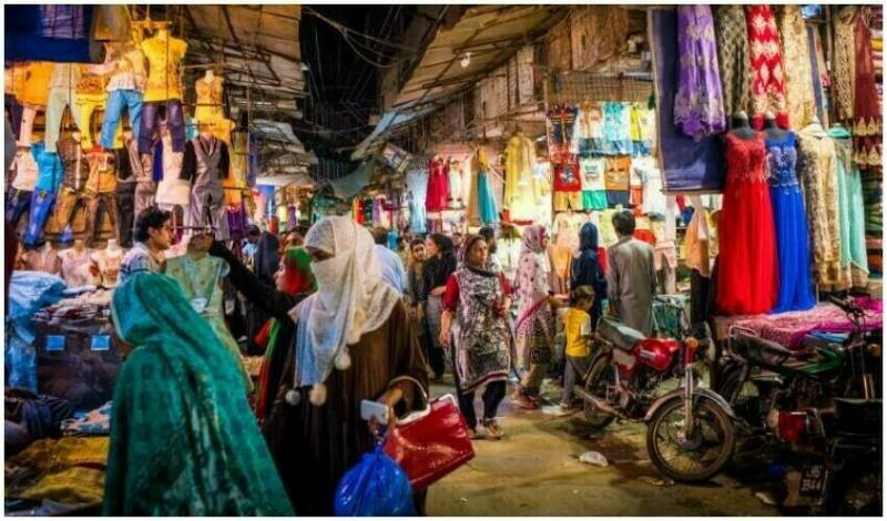 لاہور میں عید کی تیاریاں جوبن پر: دوسرے عشرے کے اختتام کے ساتھ ہی بازاروں میں خریداروں کا رش