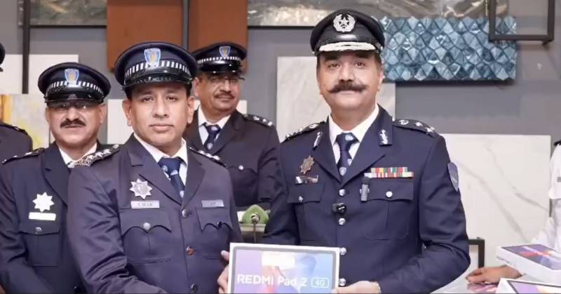 لاہور ٹریفک پولیس میں جدید دور کا آغاز: نئی یونیفارم اور 'ون ایپ' (One App) کا اجرا
