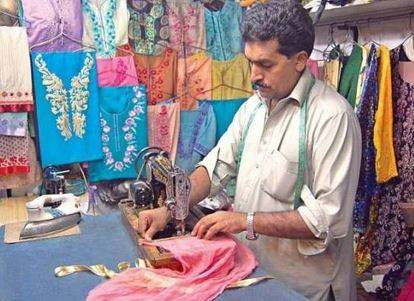 عید کی آمد، درزیوں کے نخرے آسمان پر: دکانوں کے باہر 'نو مور آرڈرز' کے بورڈ آویزاں