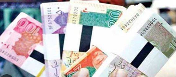 عید سے قبل نئے نوٹوں کا بحران: سٹیٹ بینک کے باہر شہریوں کا تانتا، بلیک مارکیٹ میں قیمتیں آسمان پر