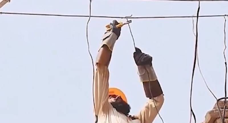 لاہور: لیسکو کا چونگ میں بڑا ایکشن، ہوٹل اور ویلڈنگ شاپ پر بجلی چوری رنگے ہاتھوں پکڑی گئی