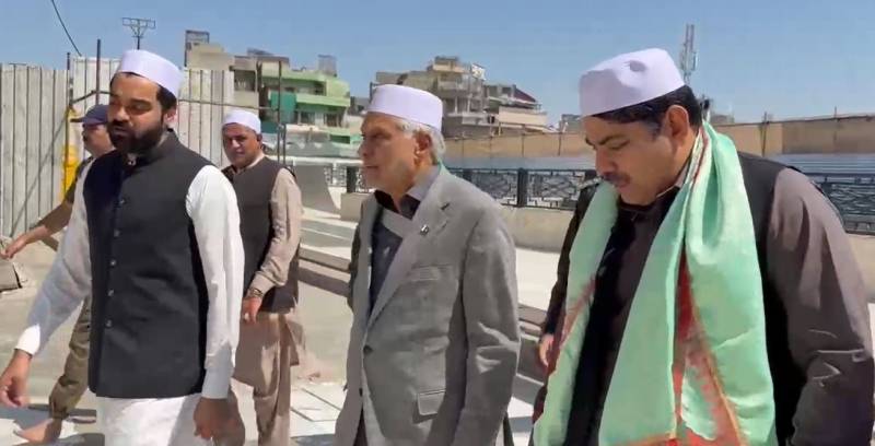 داتا دربار توسیعی منصوبہ: نائب وزیراعظم اسحاق ڈار کا دورہ، ہائیڈرولک کنوپیز اور فرنٹ پلازہ کی تعمیر پر بریفنگ