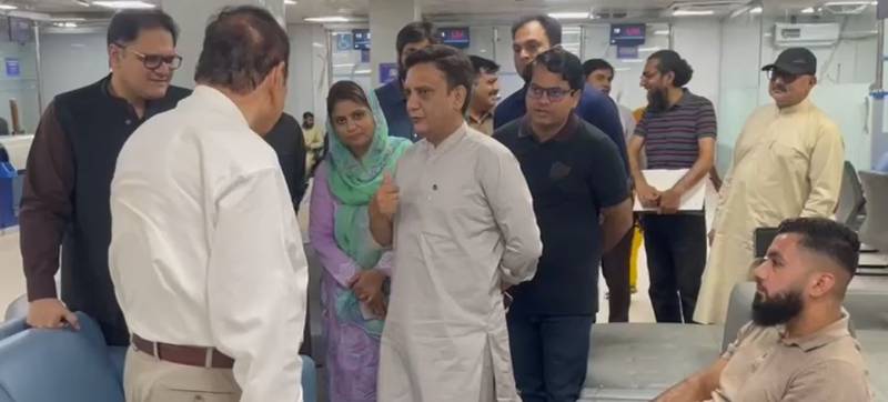 ڈی جی ایل ڈی اے  کا سیٹیزن فیسلیٹیشن سنٹر کا دورہ، شہریوں سے مسائل دریافت کیے