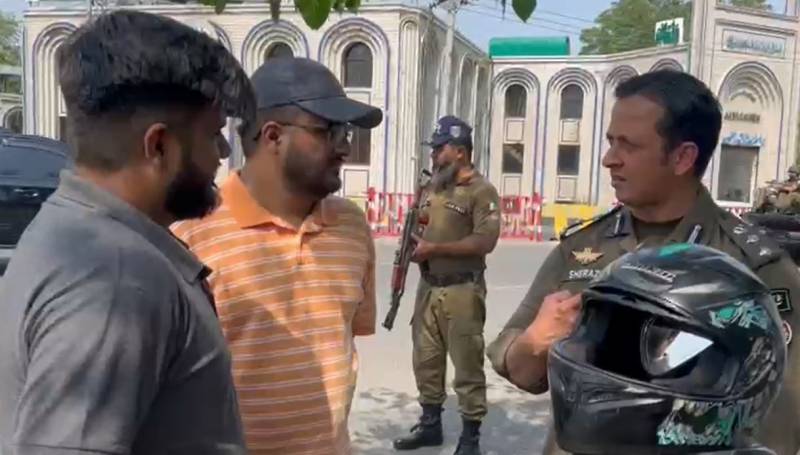  لاہور میں بغیر ہیلمٹ موٹرسائیکل سواروں کے خلاف ایک بار پھر کریک ڈاؤن کا فیصلہ