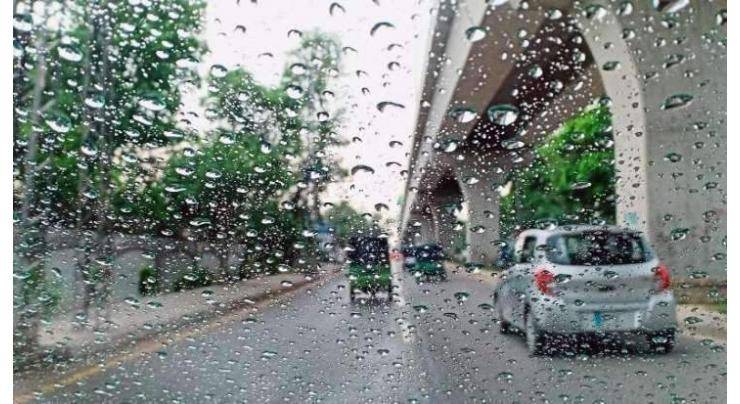  لاہور میں دوسرے روز بھی موسلادھار بارش، نشیبی علاقوں میں پانی جمع